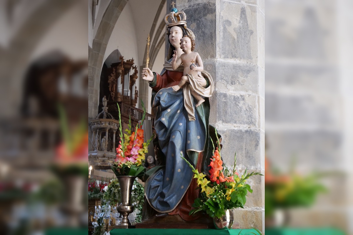 FOTO: Bazilika v Kežmarku sa zaplnila nádhernými kvetmi, foto 3