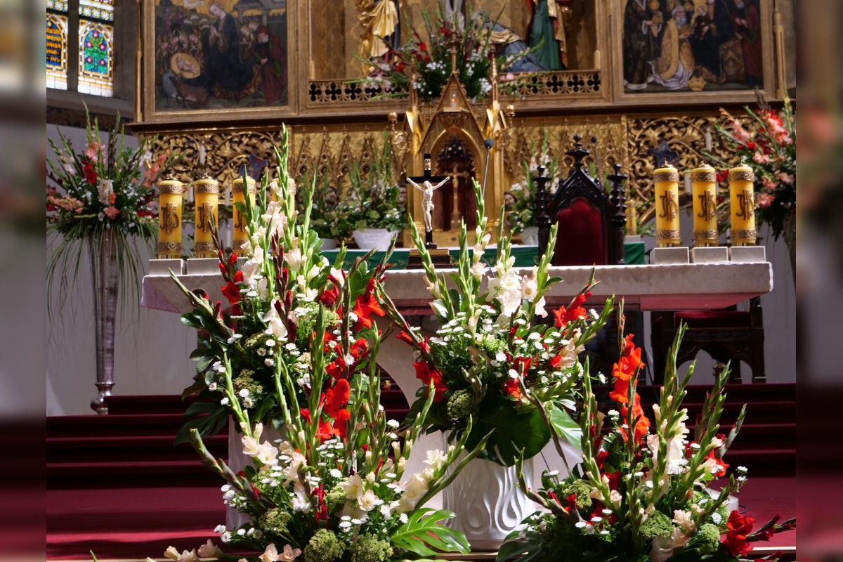 FOTO: Bazilika v Kežmarku sa zaplnila nádhernými kvetmi, foto 4