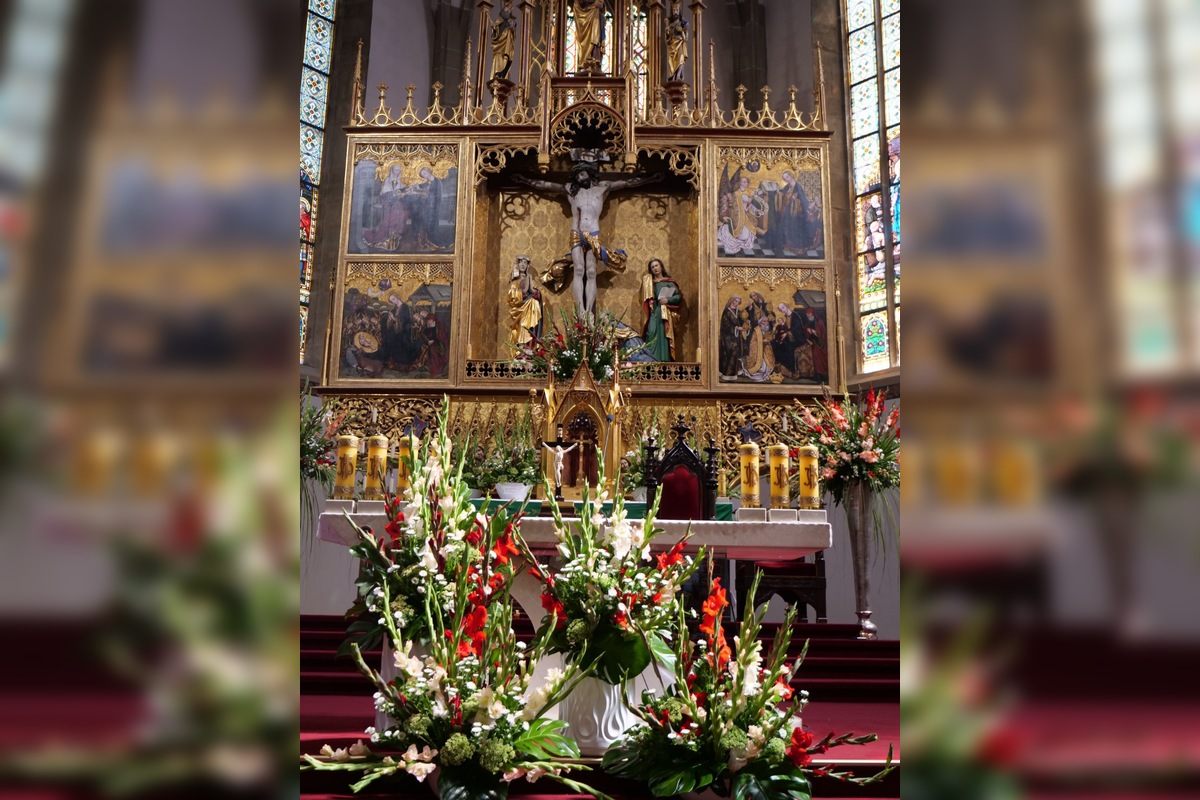 FOTO: Bazilika v Kežmarku sa zaplnila nádhernými kvetmi, foto 6