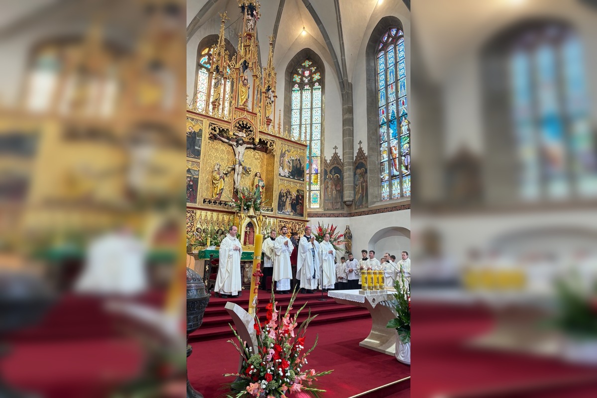 FOTO: Bazilika v Kežmarku sa zaplnila nádhernými kvetmi, foto 14