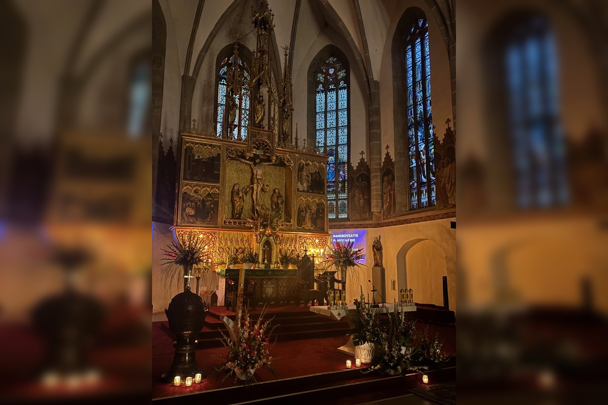 FOTO: Bazilika v Kežmarku sa zaplnila nádhernými kvetmi, foto 17