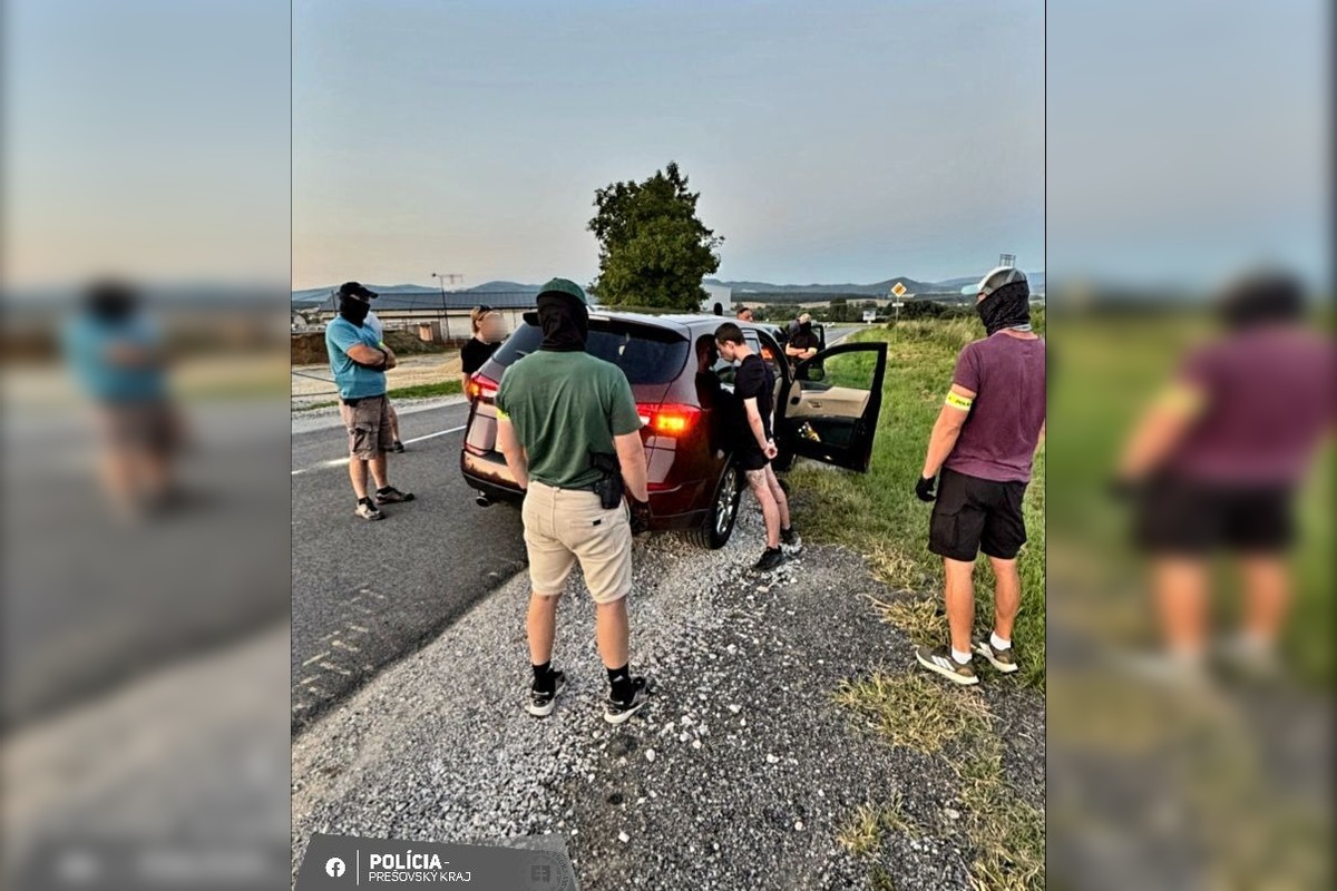 FOTO: Policajná razia pri Prešove: putá, drogy a väzobné stíhanie, foto 2
