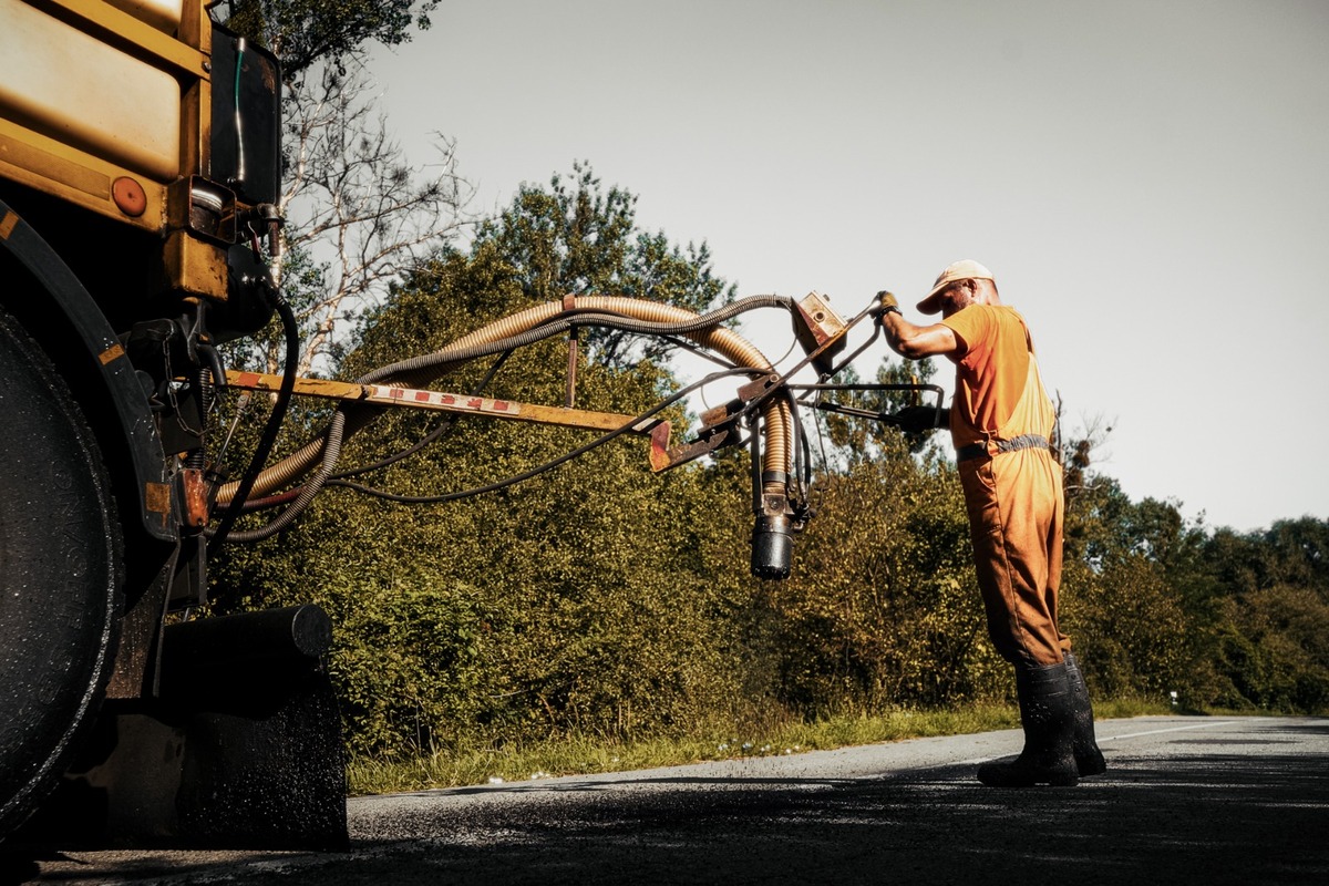 FOTO: Cesty v PSK opravujú „Turbo“ metódou, taký stroj ste ešte nevideli, foto 4