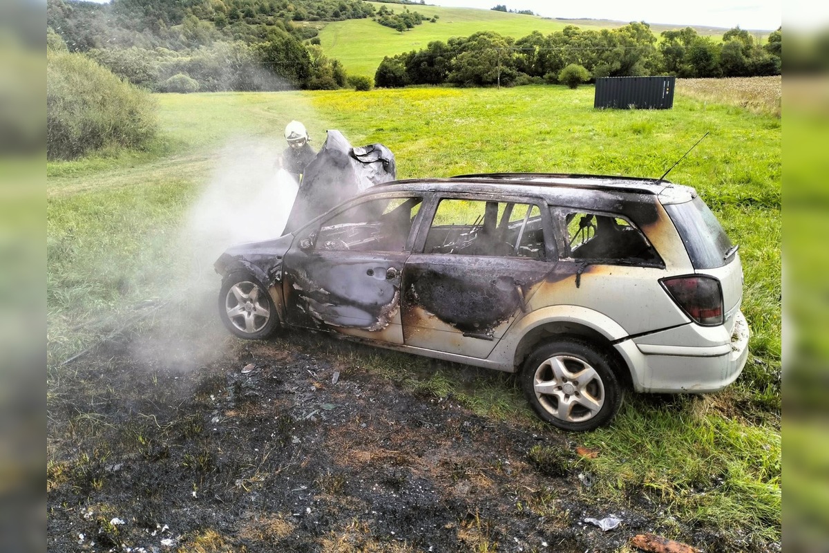 FOTO: Nehoda a požiar pri Lipanoch. Vodič skončil v nemocnici, foto 4
