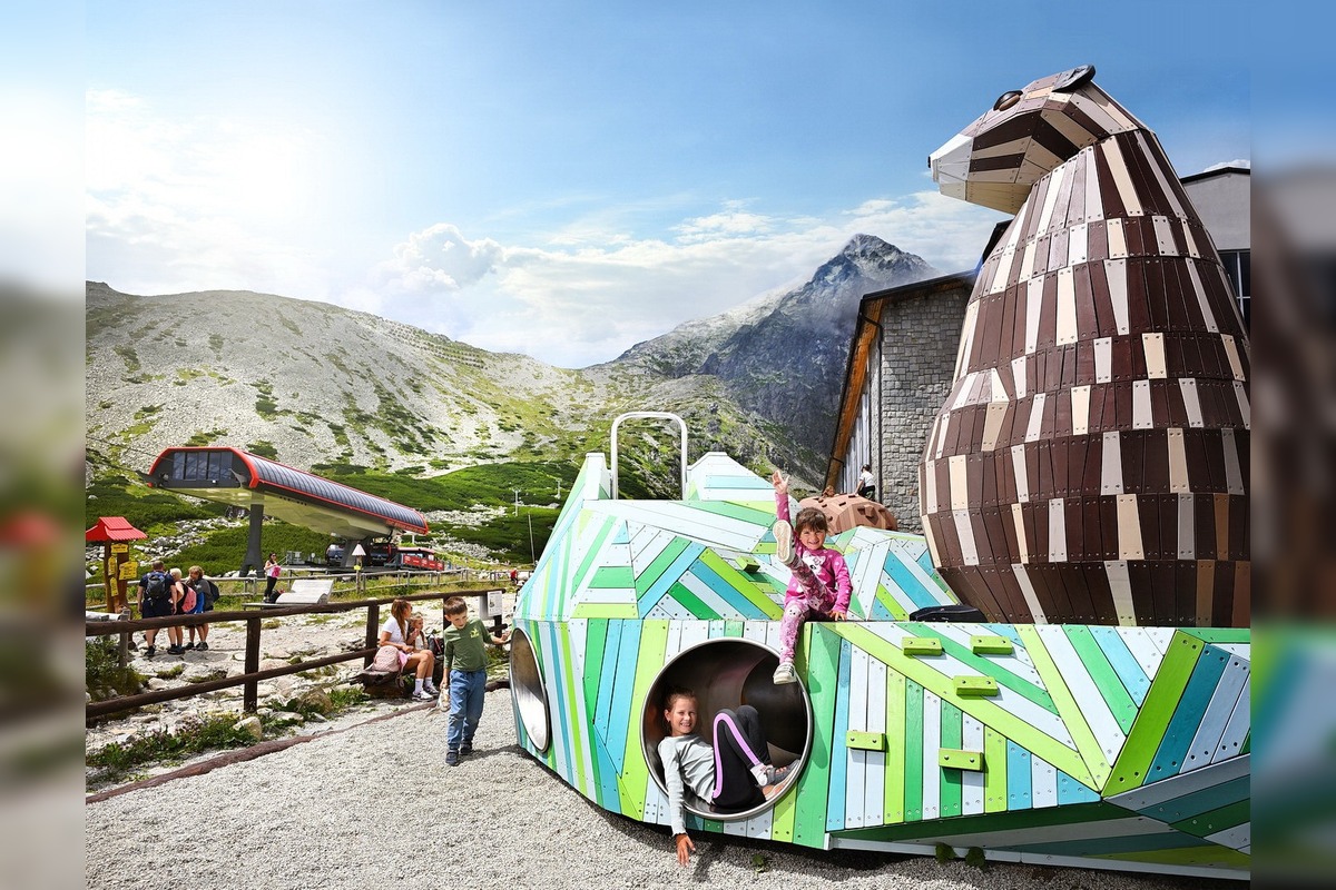 FOTO: Skalnaté pleso má novú atrakciu: drevená rodinka pod Lomnickým štítom, foto 7