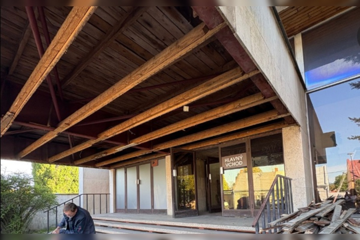 FOTO: V Prešove sa začalo s rekonštrukciou Domu smútku. Čakajú vás obmedzenia, foto 6