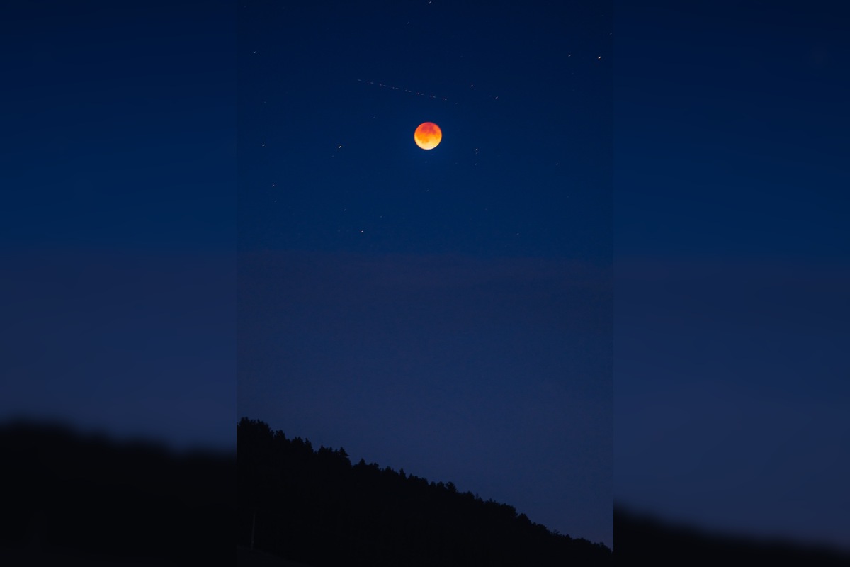 FOTO: Krvavý supermesiac zachytili aj v Prešovskom kraji, foto 2