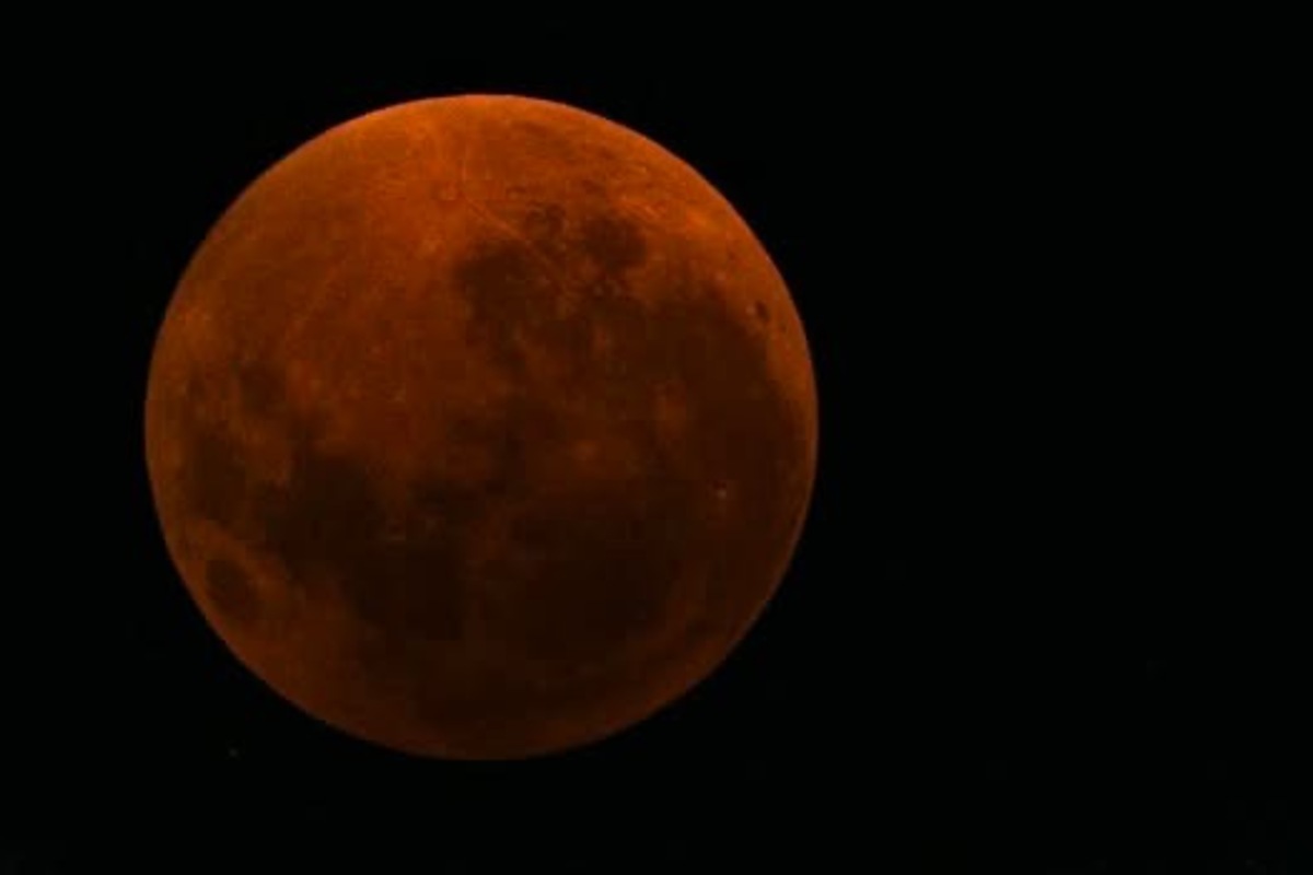 FOTO: Krvavý supermesiac zachytili aj v Prešovskom kraji, foto 8