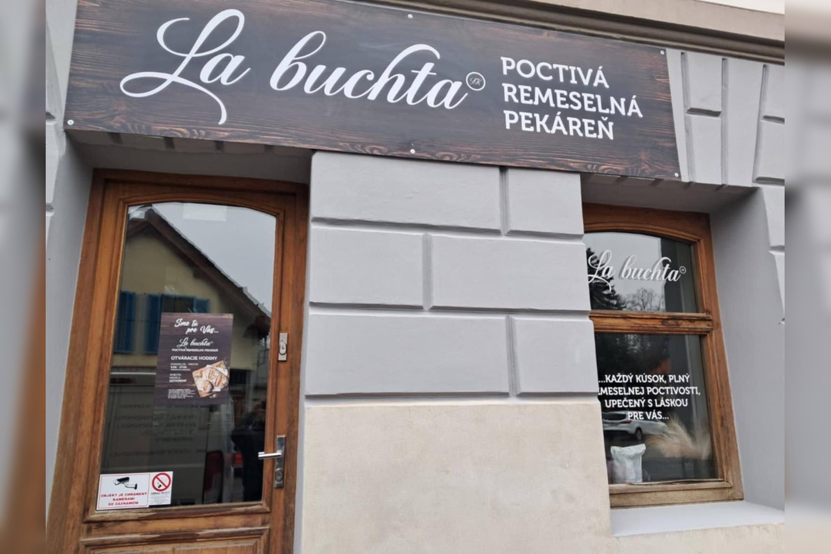 FOTO: Pečivo sa míňa bleskovo, zákazníci sa rozdelili na dva tábory, foto 4