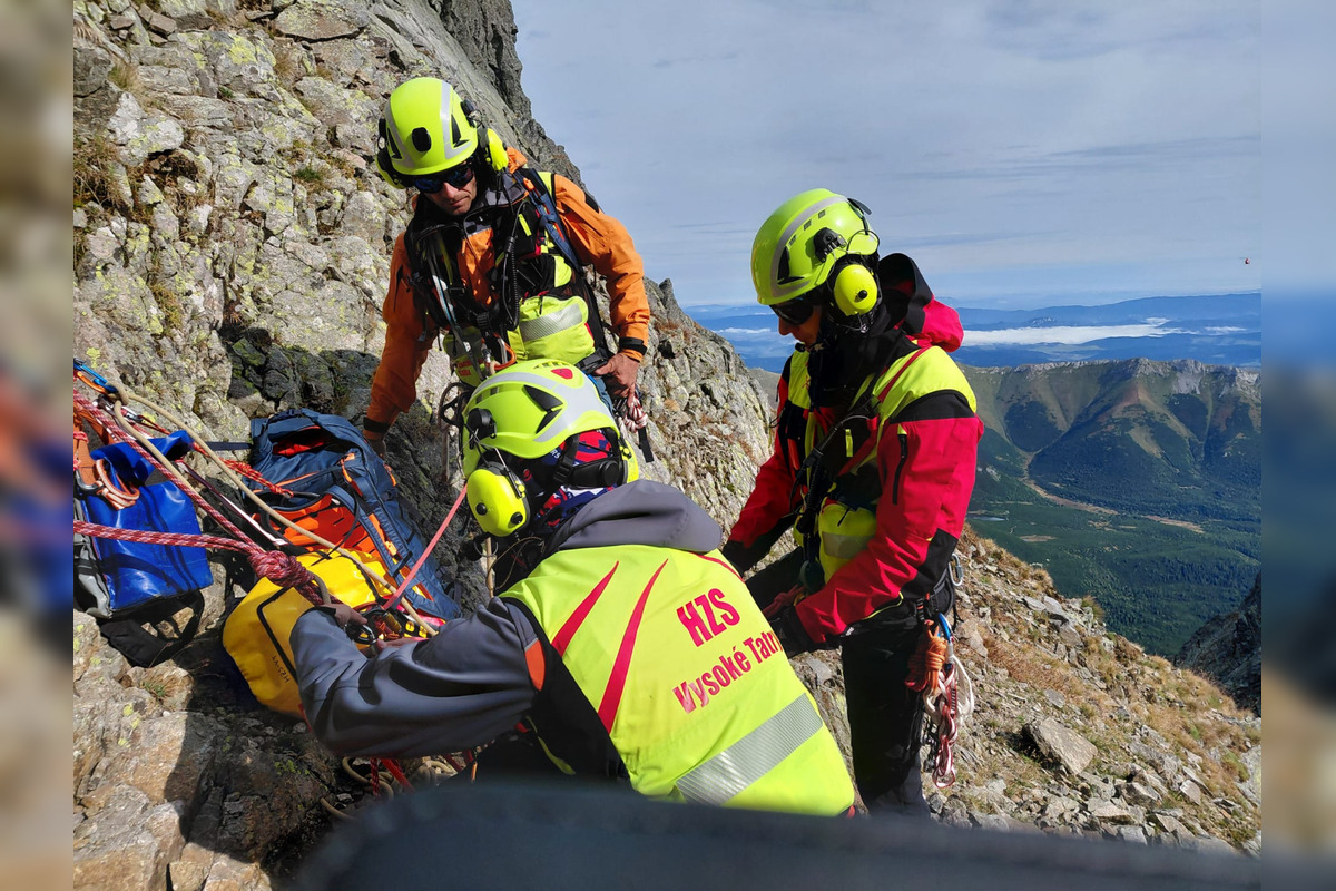 FOTO: Horskí záchranári pátrali po poľskej horolezkyni, ktorá spadla do rokliny, foto 4