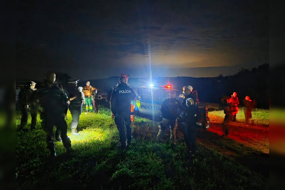 FOTO: Veľká pátracia akcia po stratenom hubárovi v Obišovciach, foto 5