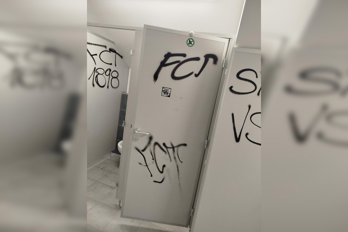 FOTO: Derby Prešov vs. Košice. Vandalizmus a ostré odkazy fanúšikov pokračujú, foto 6