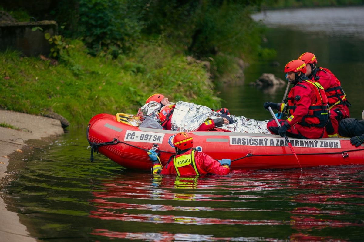 VIDEO: Na Dunajci trénovali Slováci aj Poliaci: zásah pri prevrátenej plti, foto 2
