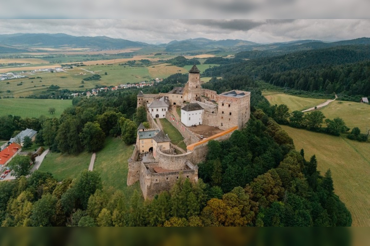 FOTO: Hrad Ľubovňa má novú tvár a objavené kasárne z 18. storočia, foto 1