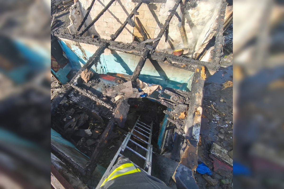 FOTO: Deväť hasičov zasahovalo viac ako hodinu, príčina sa zisťuje, foto 1