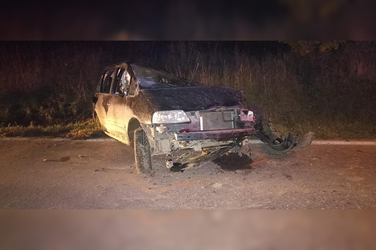 FOTO: Zrážka auta a traktora pri Vlkovej, hlásili sedem zranených, foto 2