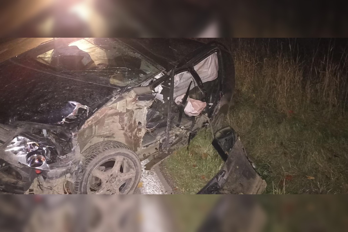 FOTO: Zrážka auta a traktora pri Vlkovej, hlásili sedem zranených, foto 4