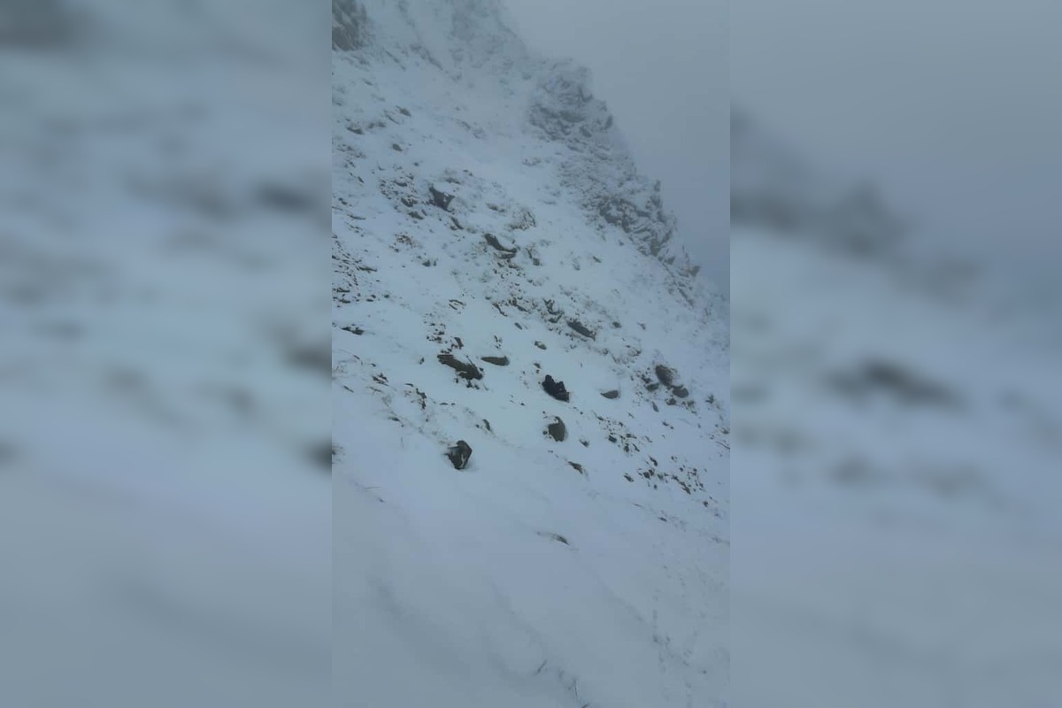 FOTO: Horskí záchranári varujú turistov pred snehom a ľadom vo Vysokých Tatrách, foto 5