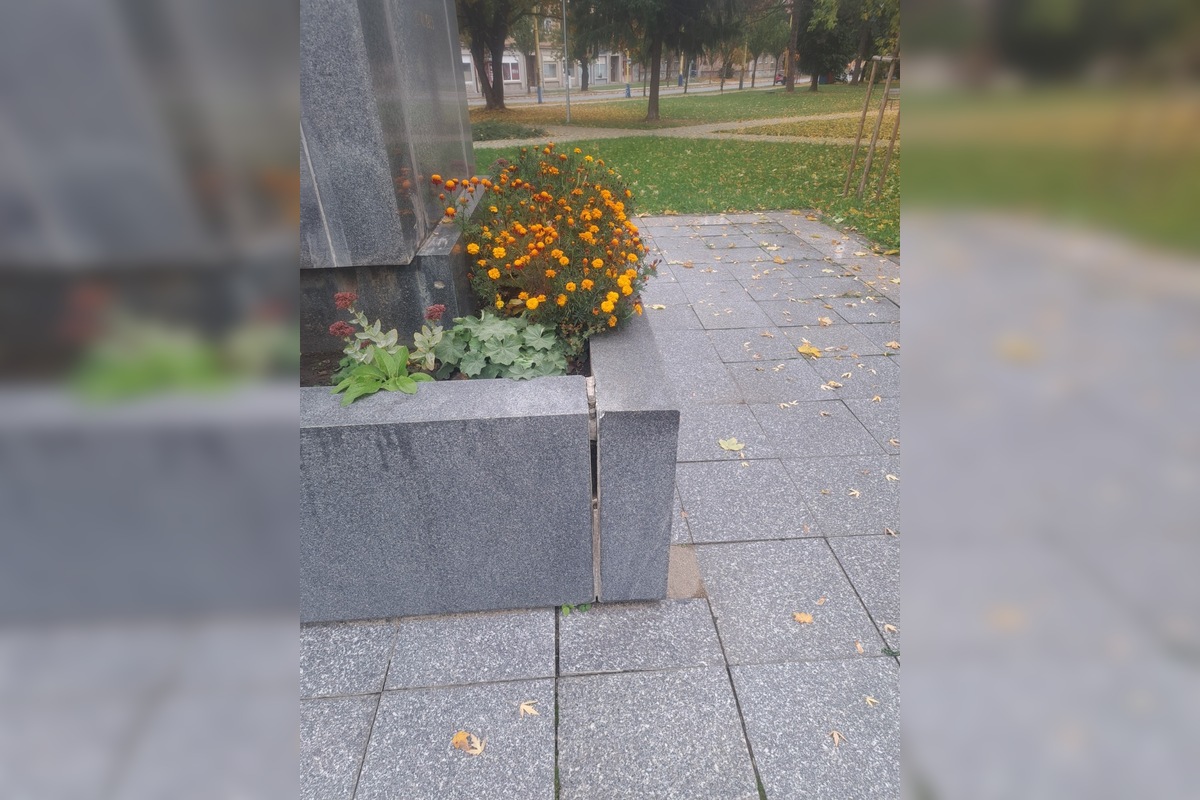 FOTO: Oprava pomníka Alexandra Duchnoviča v Prešove dlho nevydržala, foto 2