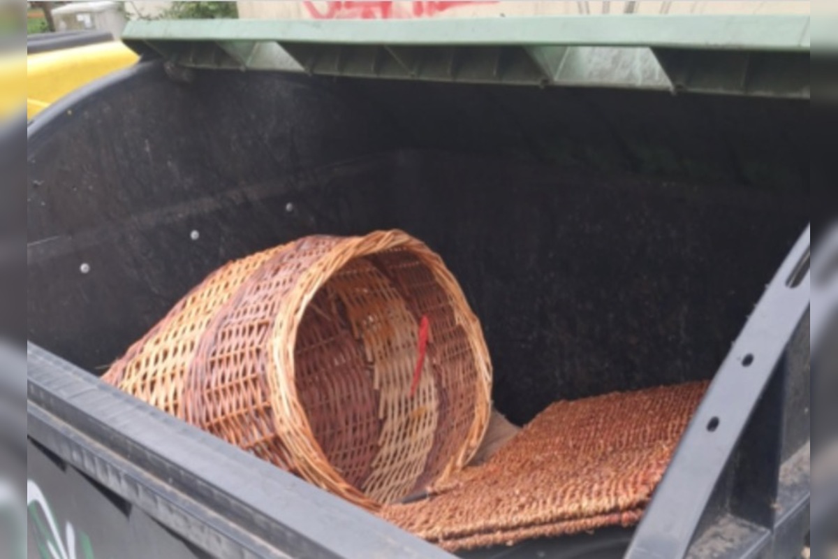 FOTO: Pracovníci v Prešove bojujú, zberné nádoby na sklo sú plné rôzneho odpadu, foto 5