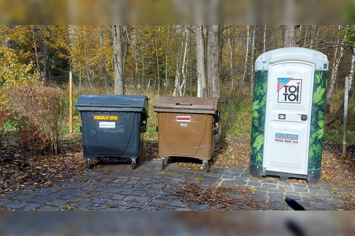 FOTO: Aktivisti bijú na poplach. Tatry zaplavil odpad, mesto vraj šetrí na vývoze, foto 1