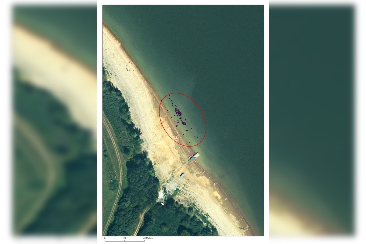 FOTO: Nízka hladina vody na Domaši odhalila urnové pohrebisko., foto 1