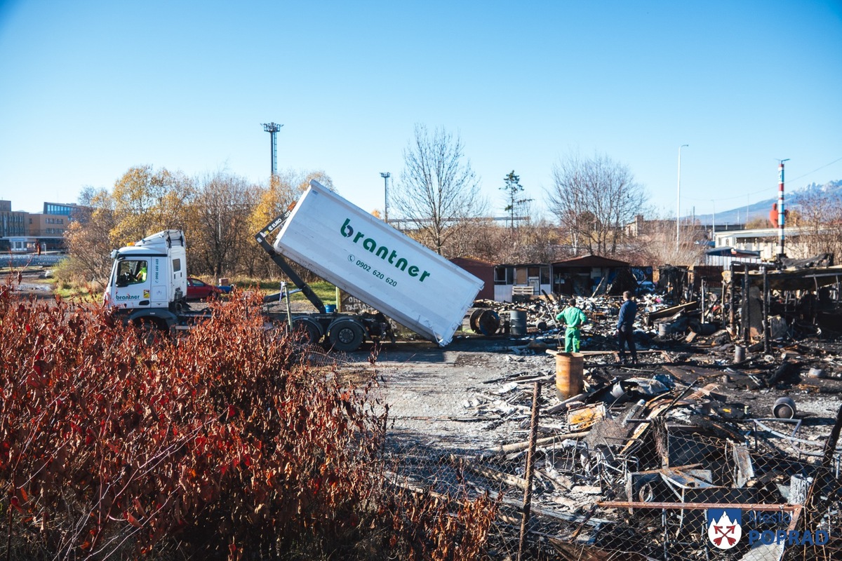 FOTO: Zničenému kultúrnemu stredisku pomôže aj mesto Poprad, foto 2