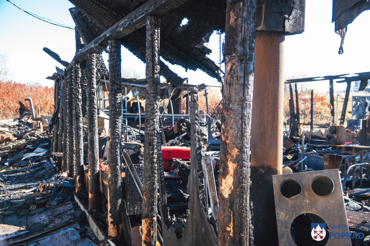 FOTO: Zničenému kultúrnemu stredisku pomôže aj mesto Poprad, foto 3