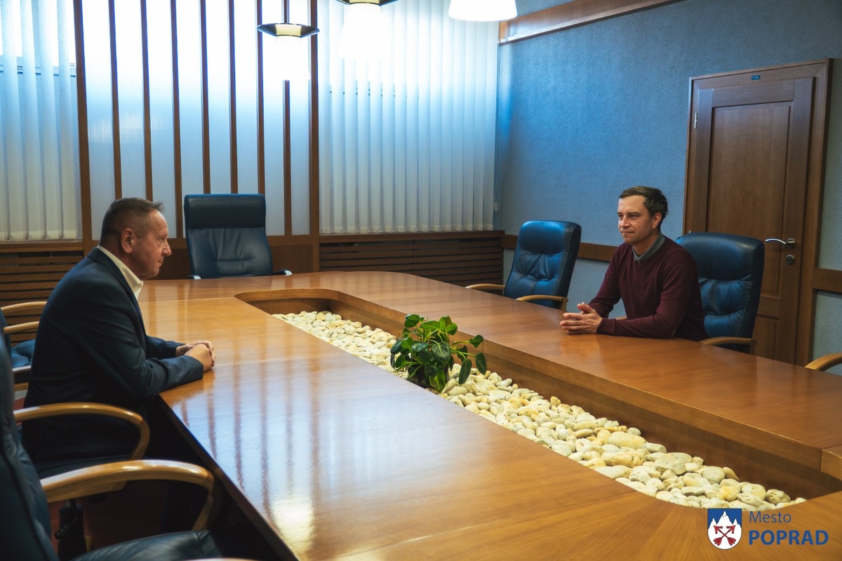 FOTO: Zničenému kultúrnemu stredisku pomôže aj mesto Poprad, foto 4