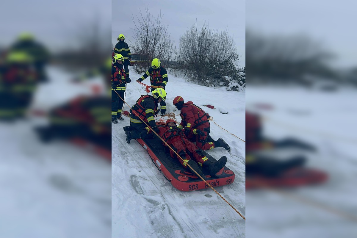 FOTO: Dráma na ľade, hasiči simulovali záchranu na Domaši, foto 5