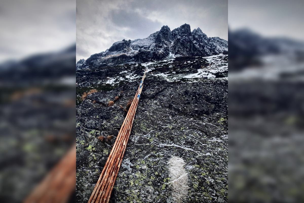 FOTO: V horách makajú aj v zime, Údržba chodníkov pokračuje, foto 1