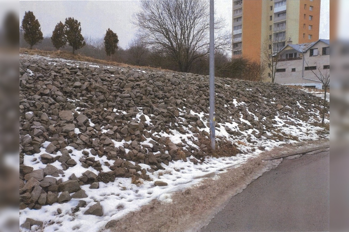 FOTO: Na sídlisku v Prešove sa zosúva svah, foto 4