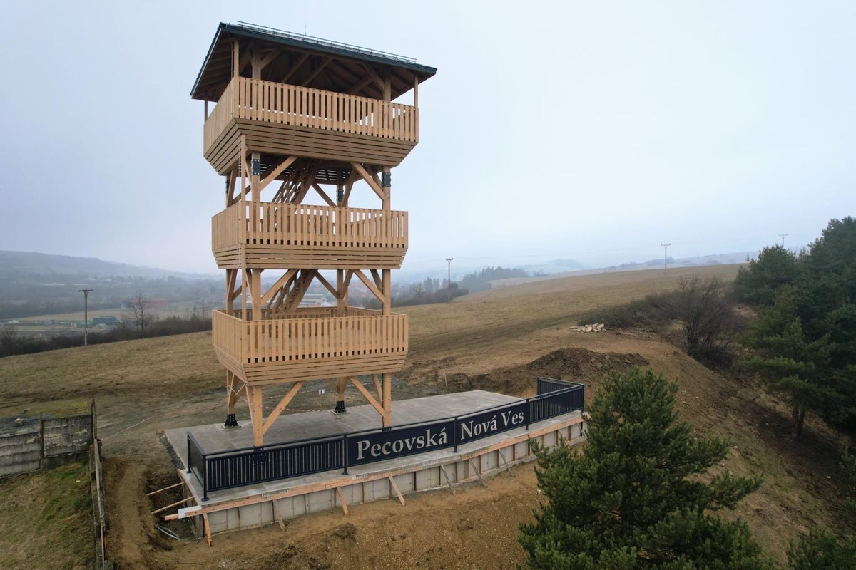 FOTO: Pri Sabinove otvorili 16-metrovú rozhľadňu, foto 1