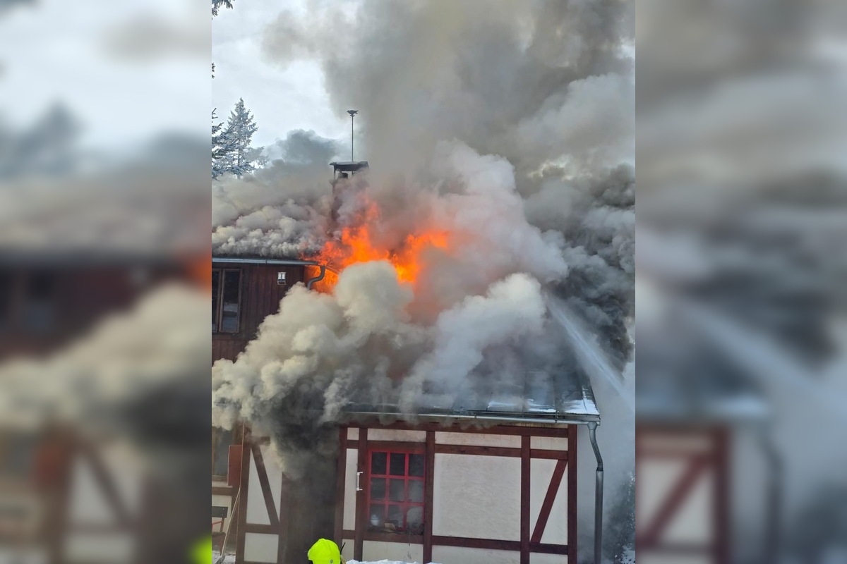 FOTO: V Tatranskej Štrbe došlo k požiaru chaty, foto 2