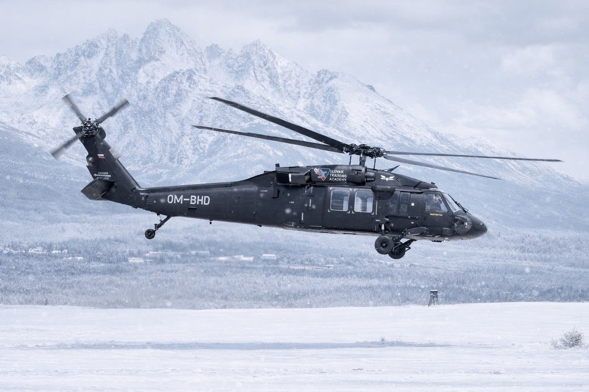 FOTO: Obyvatelia pod Tatrami si na oblohe všímajú Black Hawky, foto 1