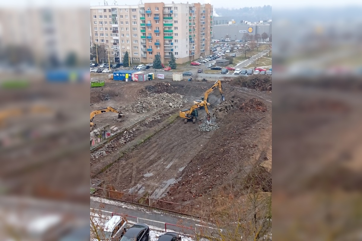 FOTO: Na Sekčove sa po rokoch začali práce na stavbe č. 6, foto 1