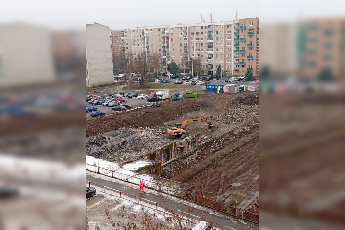 FOTO: Na Sekčove sa po rokoch začali práce na stavbe č. 6, foto 2