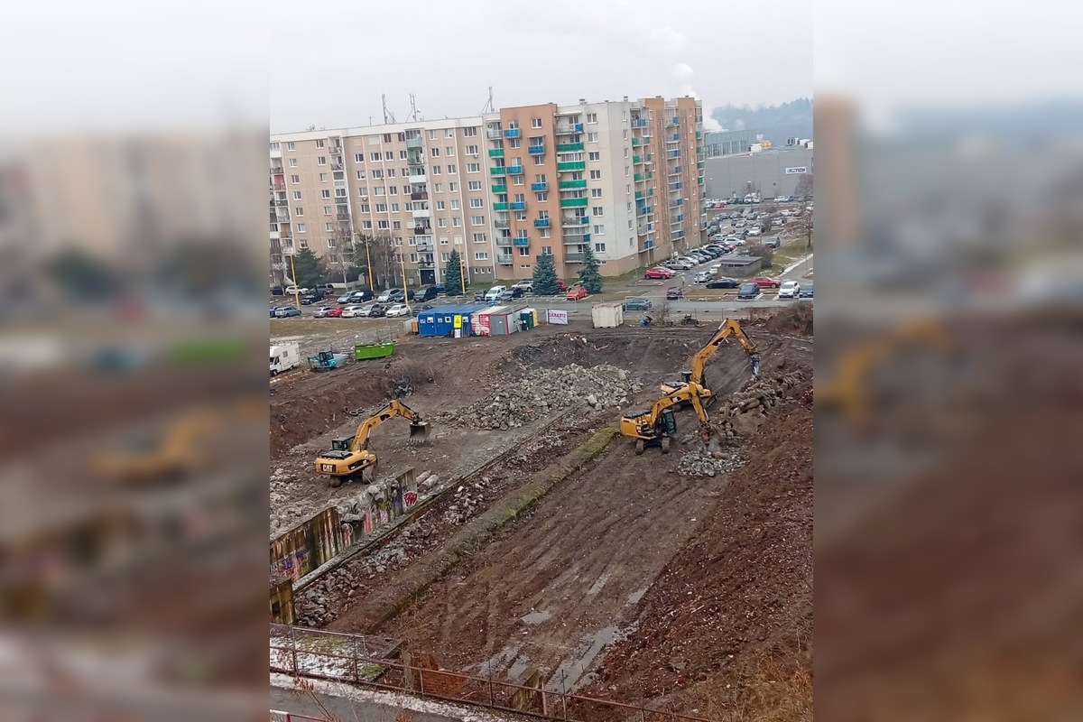 FOTO: Na Sekčove sa po rokoch začali práce na stavbe č. 6, foto 3