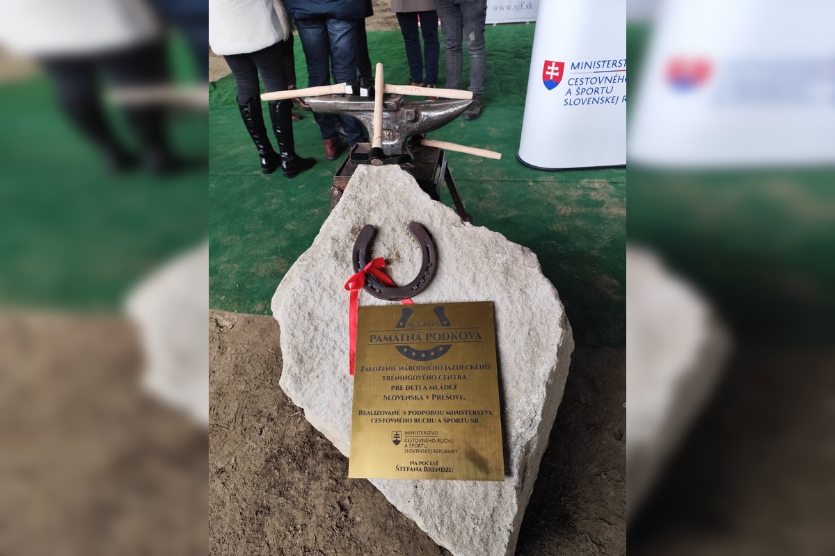 FOTO:  V Prešove sa začalo s obnovou Národného jazdeckého tréningového centra, foto 1