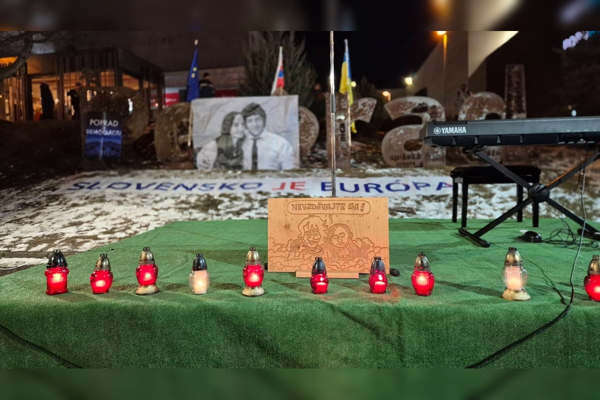 FOTO: Obyvatelia Prešovského kraja sa zišli na námestiach, pripomenuli si spomienku na Jána a Martinu, foto 3