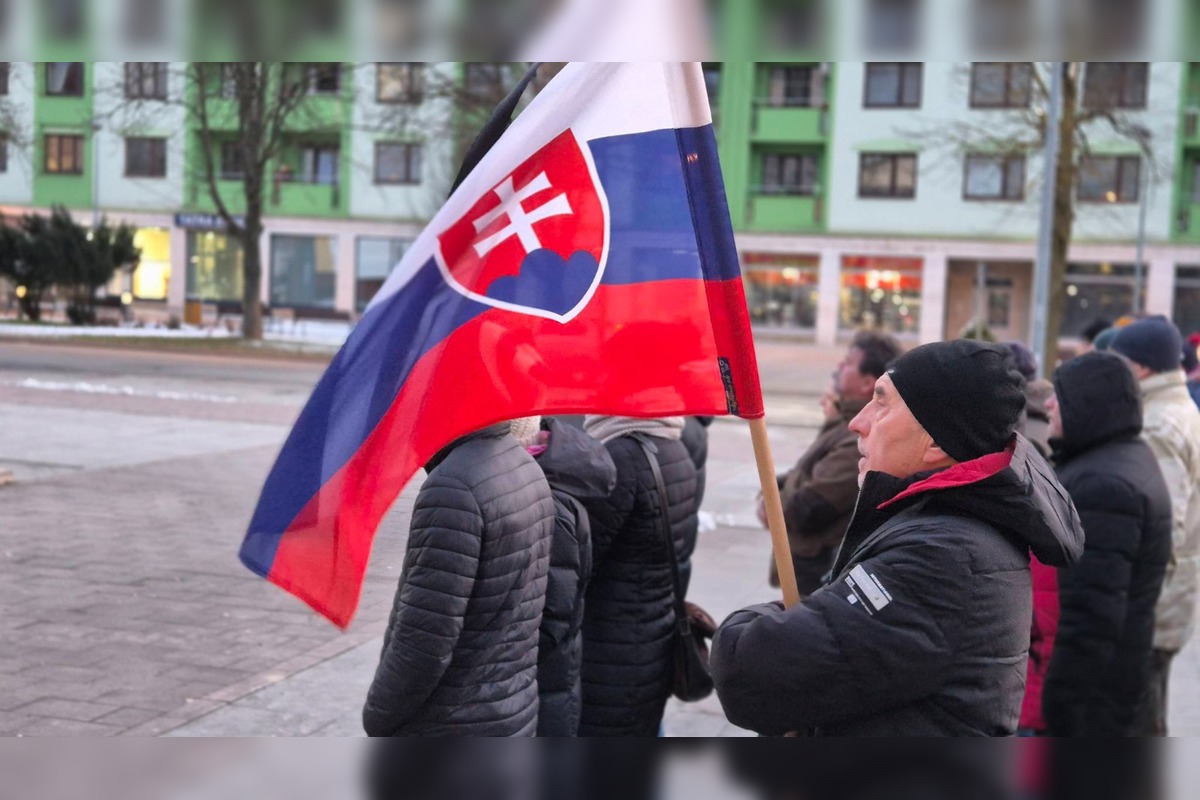 FOTO: Obyvatelia Prešovského kraja sa zišli na námestiach, pripomenuli si spomienku na Jána a Martinu, foto 6