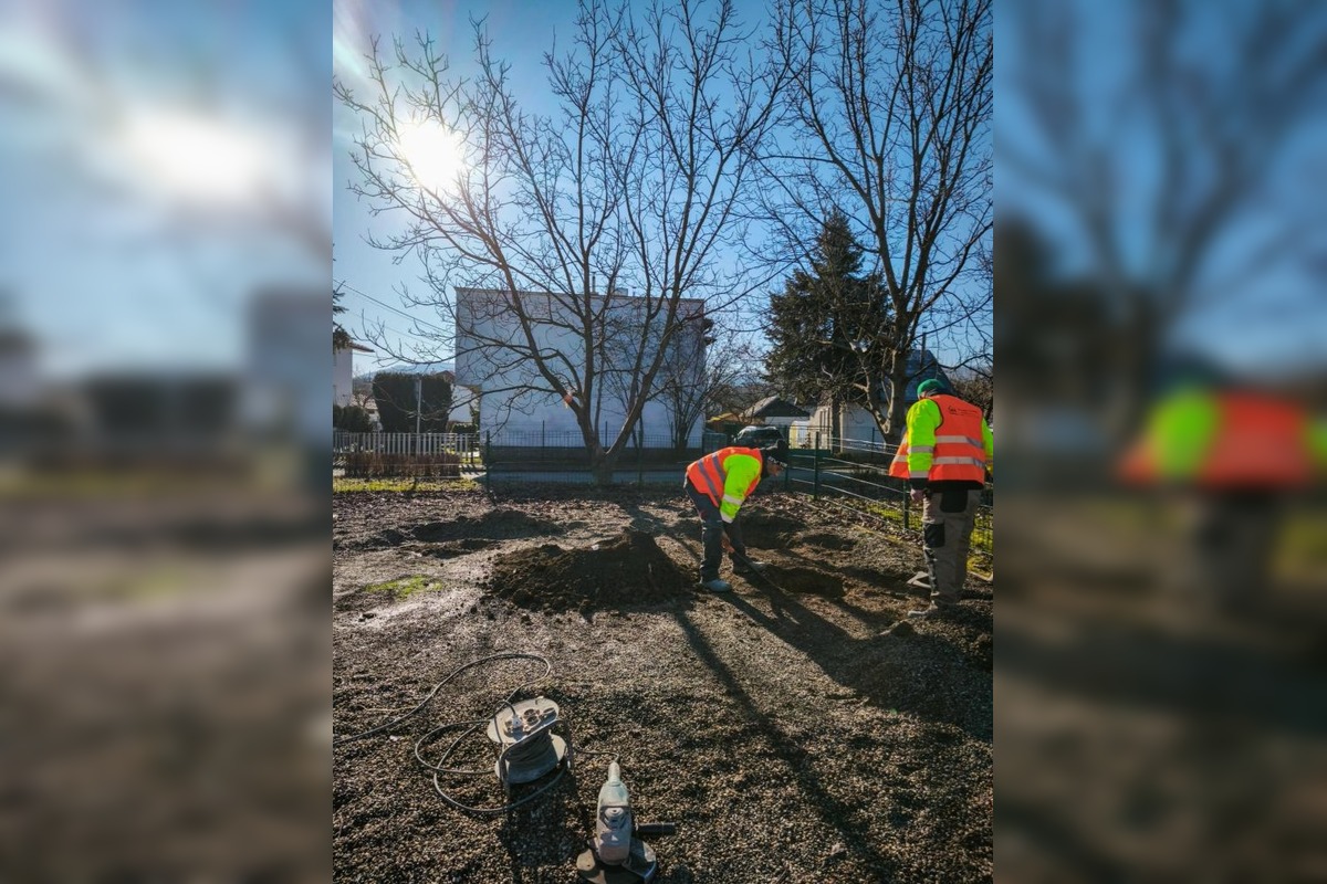 FOTO: Snina mení tvár, jar prináša nové lavičky aj opravy ihrísk, foto 3