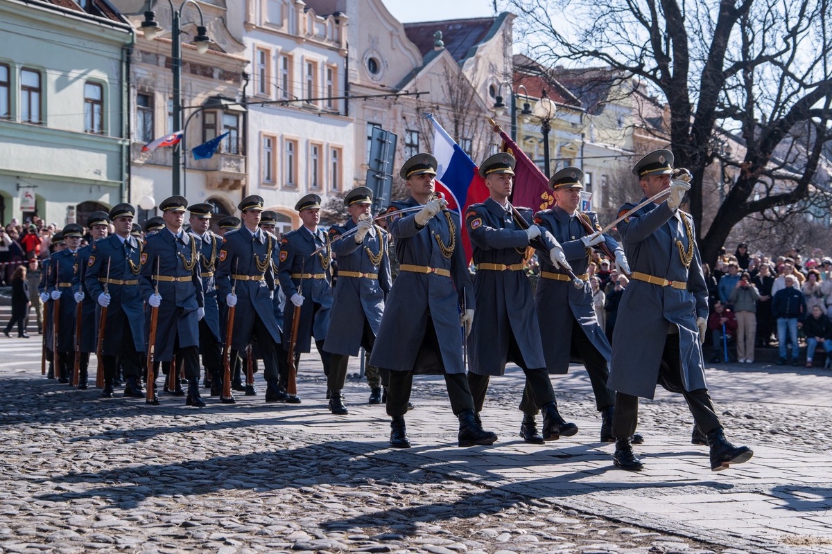FOTO: Na Hlavnej v Prešove vojaci zložili prísahu, foto 2
