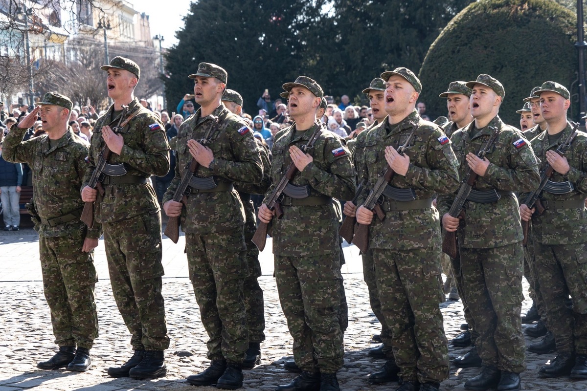 FOTO: Na Hlavnej v Prešove vojaci zložili prísahu, foto 15