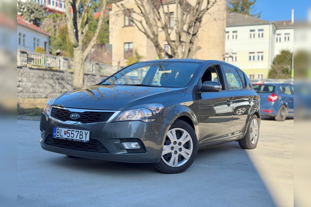 FOTO: Štát predáva autá. Fabie za pár stoviek aj drahšie Kie, foto 4