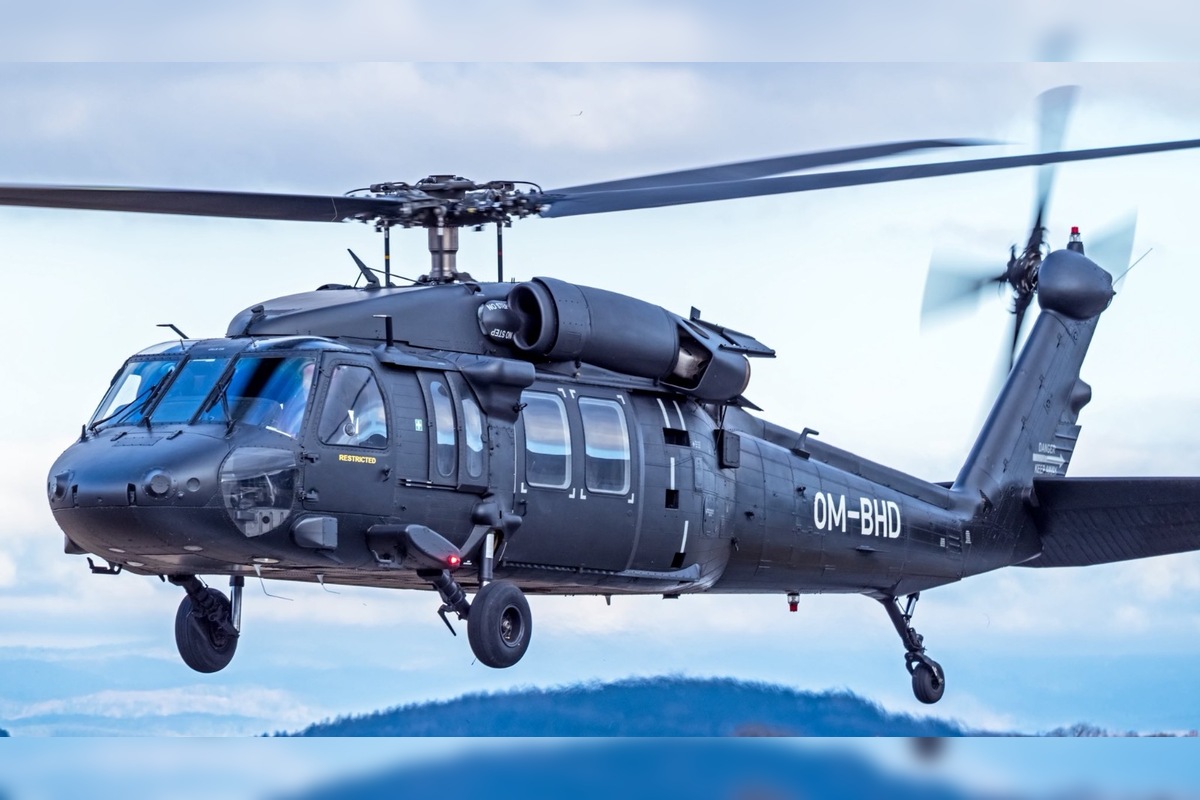 FOTO: Niekoľko týždňov lietali nad hlavami Popradčanov Black Hawky, foto 1