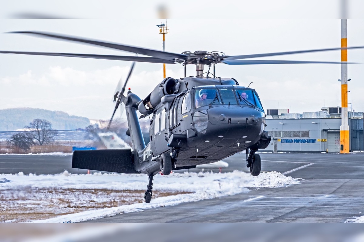 FOTO: Niekoľko týždňov lietali nad hlavami Popradčanov Black Hawky, foto 4