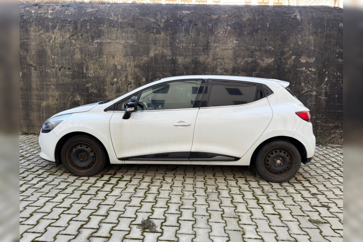 FOTO: Daňové úrady na východe rozpredávajú autá v dražbách, foto 9