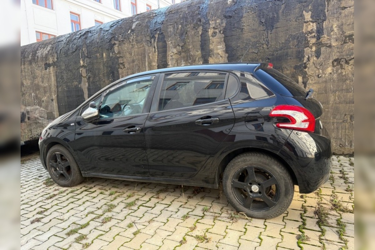 FOTO: Daňové úrady na východe rozpredávajú autá v dražbách, foto 14