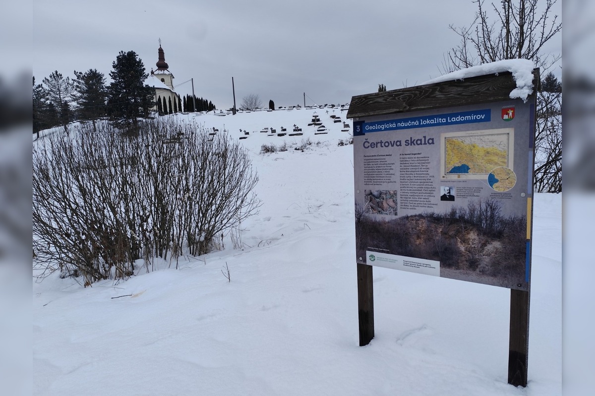FOTO: Ladomirov stojí na sopke. Ukrýva legendu o diablovi, foto 2